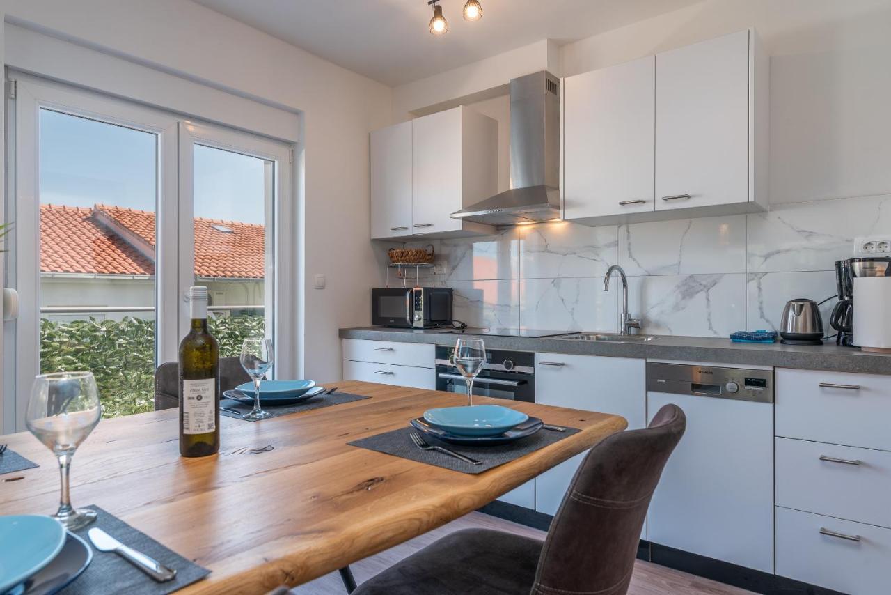 Delux Apartment Eva Трогір Екстер'єр фото